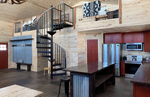 Island Park Cabin | 3 Bar D Lodge - Hot Tub, Heated Floor, Fire pit, Starlink Internet