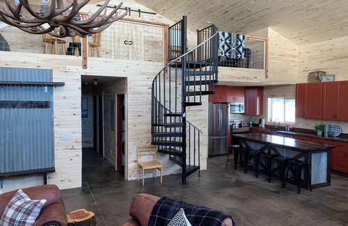 Island Park Cabin | 3 Bar D Lodge - Hot Tub, Heated Floor, Fire pit, Starlink Internet