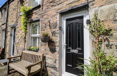 Tanygrisiau House | 3 Barlwyd Terrace