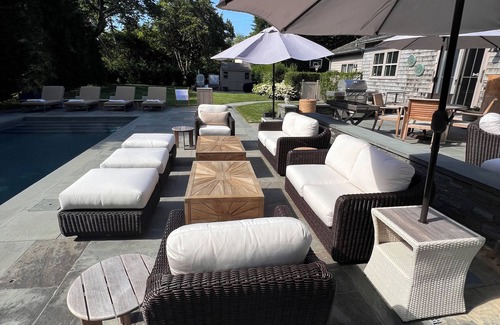East Hampton North House | 3 bd 2.5 bath East Hampton. Walkable to Train Dining Business. Peaceful Relaxing