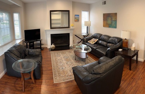 Woodbridge House | 3 Bd 2 Bath Townhome in Woodbridge, Irvine