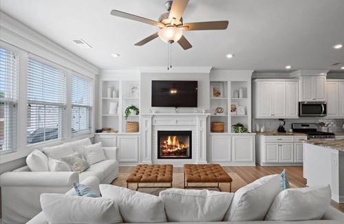 Northwest House | 3 Bd 3.5 Ba Luxe Retreat - Steps to Beach