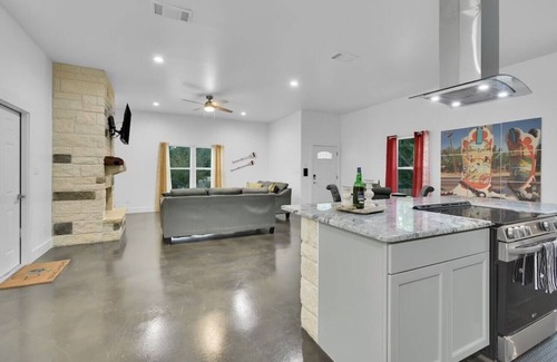 Cottonwood Shores House | 3 Bd-3BATH-Parking 4 cars + -Sleeps 10 - Horseshoe Bay -Marble Falls- Game Room!