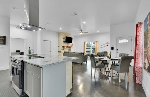 Cottonwood Shores House | 3 Bd-3BATH-Parking 4 cars + -Sleeps 10 - Horseshoe Bay -Marble Falls- Game Room!