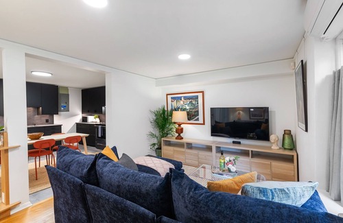 Stevens Apartment | 3 bd Montlake OASIS w/2 Private Parking Spots Near UW/Lake WA + AC