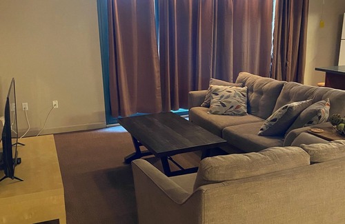 Sandusky Condo | 3 bdrm fantastic condo. 5 min to CP. Pool. Booking now for summer 2024