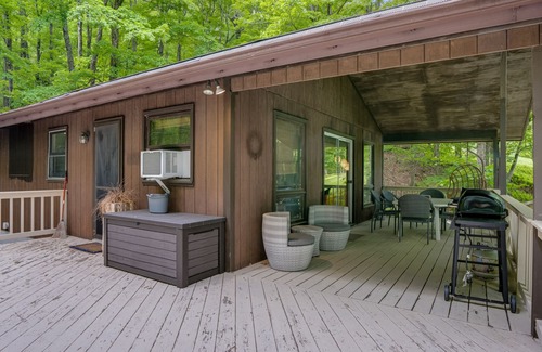 Locust Lake Village Ski Chalet | 3 Bdrm Mid-Century Mountain House On The Ski Hill
