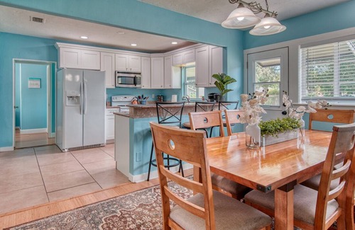 West Bradenton House | 3 Bed/2.5 Bath - Quiet location close to beach!