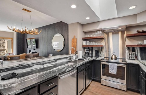 Avon Condo | 3 Bed/2 Bath Central Upscale Home near BC & Vail