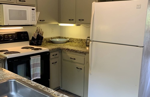 Beech Mountain Cottage | 3 Bed/2 Bath Cottage Sleeps 6, Easy Access, Great View