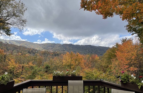 Beech Mountain Cottage | 3 Bed/2 Bath Cottage Sleeps 6, Easy Access, Great View