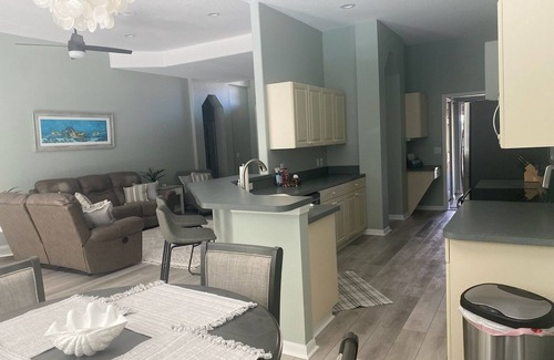 Venice House | 3-bed/2 bath pool home in Venice Florida! Beaches and downtown 5 minutes away