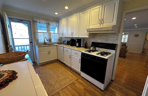Gold Coast Condo | 3 Bed/2 Full Bath Corner Condo. Spacious, One Block from Beach
