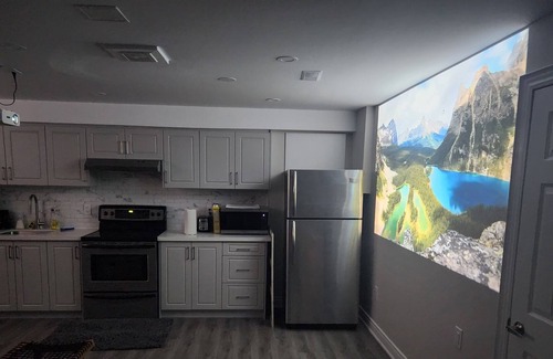 Brampton Apartment | 3 bed, 2 washroom basement, 20 mins to airport in a good neighborhood