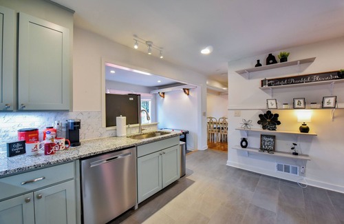 Tuscaloosa House | 3-bed, 3-bath home - 2 miles from Bryant Denny Stadium. Perfect for football!