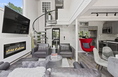 Aspen Condo | 3 Bed/3 Bath In Town Aspen Luxury King & 2 Queen Bed W/D AC Parking Balcony Wifi