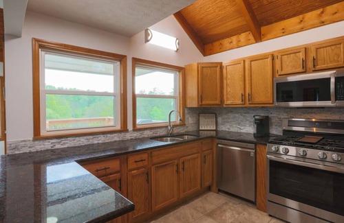 Sevierville Apartment | 3 bed, 3 bath Lakeside Retreat