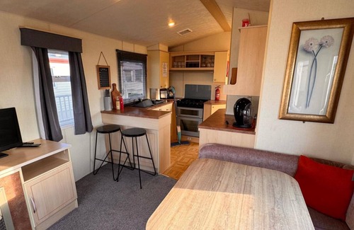 Rhyl Ski Chalet | 3 Bed Caravan, 8 Berth, Pet Friendly, Parking
