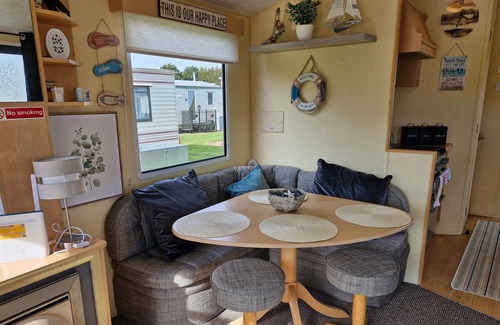 Chapel Saint Leonards Ski Chalet | 3-Bed Caravan - Sleeps 8 - Pool Onsite - PetsOK