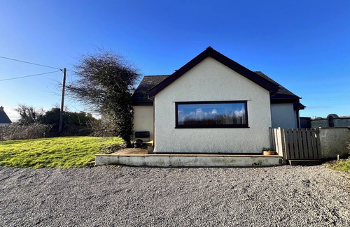 Llanddona House | 3 Bed Cottage - Sleeps 5 - Pets - Parking - Garden