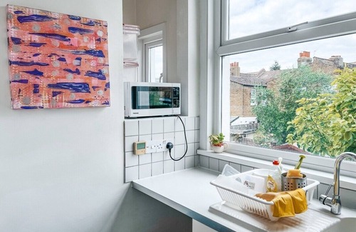 Tooting Apartment | 3 Bed Flat 30min to Central London : StayByNumbers