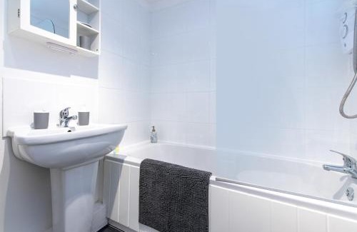 Pontefract House | 3 Bed Gem in Pontefract for Easy Commutes to Leeds and Wakefield