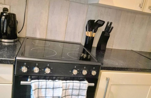 Middlesbrough House | 3 Bed Home Free WiFi & Netflix Central Location