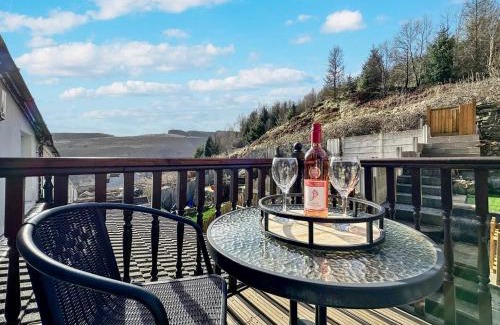 Rhondda House | 3 Bed Home In Tonypandy With Balcony View Room