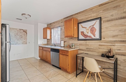 Joshua Tree House | 3 Bed Home Joshua Tree - Furnished - Near Hi Desert Medical & JT National Park