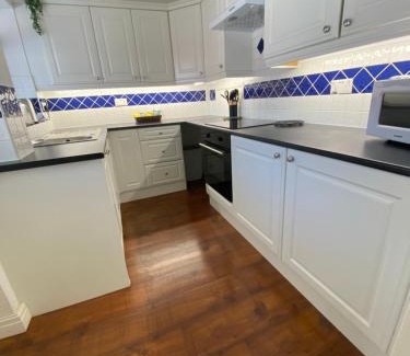 Penrhyn Bay House | 3 Bed House - Sleeps 6 - Garden - Parking - Wifi