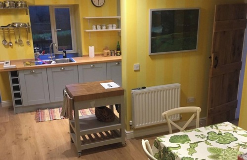Abergele House | 3 Bed House - Sleeps 6 - Pets, Garden, Parking