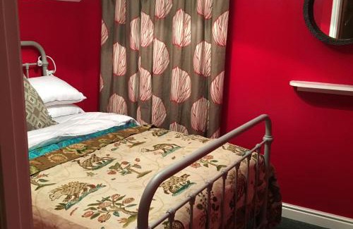 Abergele House | 3 Bed House - Sleeps 6 - Pets Garden Parking