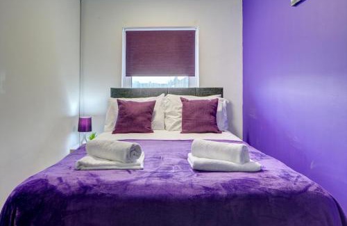 Northampton House | 3-bed House, sleeps 8, Next to Park