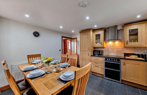 Llanuwchllyn House | 3 Bed in Bala 94600