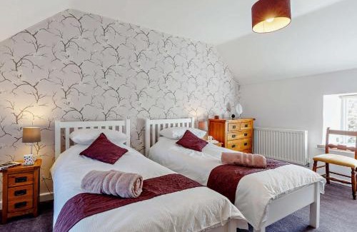 Baslow House | 3 Bed in Baslow PK917