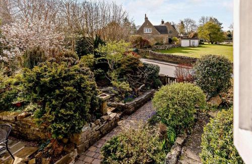Baslow House | 3 Bed in Baslow PK917