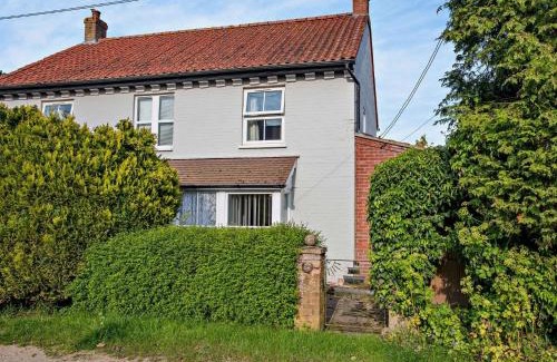 Briston House | 3 Bed in Briston 90184
