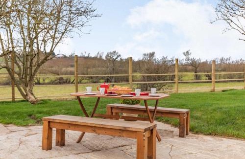 Eckington House | 3 Bed in Eckington 86760