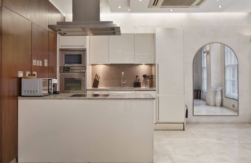 Campden Apartment | 3 bed in Kensington Church Str.nn