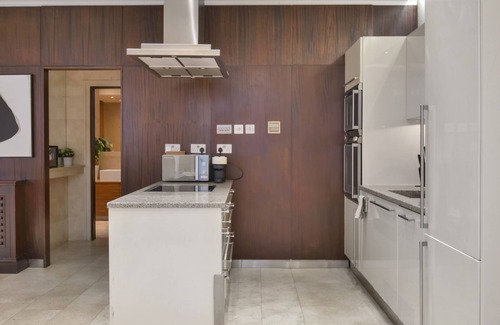 Campden Apartment | 3 bed in Kensington Church Str.nn