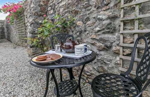 Redruth House | 3 Bed in St Day 37014