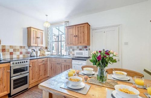 Thornham House | 3 Bed in Thornham KT022