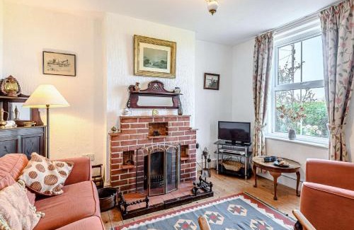 Thornham House | 3 Bed in Thornham KT022