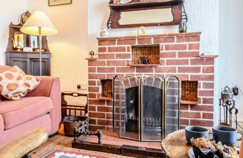Thornham House | 3 Bed in Thornham KT022