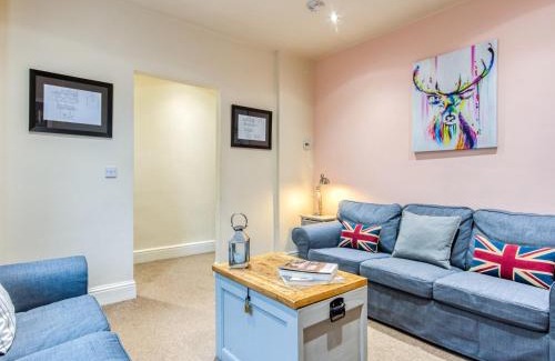 Tideswell House | 3 Bed in Tideswell 77955