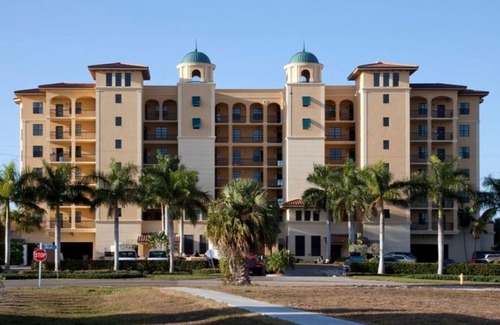 Marco Island Resort | 3 bed luxury resort on Marco Island 6th Floor Sleeps 8