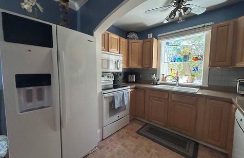 Lower Rattlesnake House | 3-bed Mountain View home, Walkable to The UofM, Creek, Hiking trails, GO GRIZ!