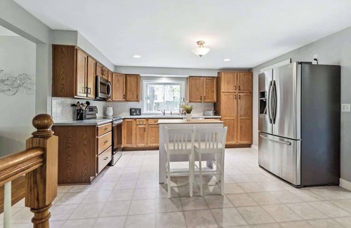 Holland House | 3 Bed - Outdoor living with hot tub near beaches