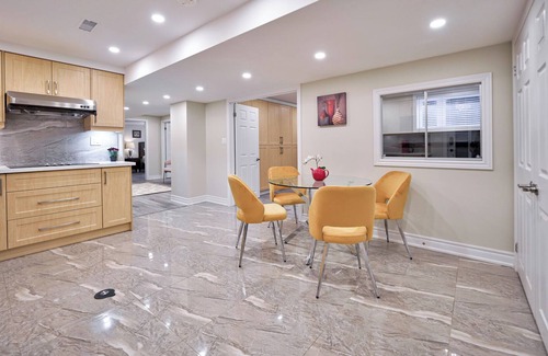 Scarborough House | 3 bed room, 2 bath room, expansive yard near lake