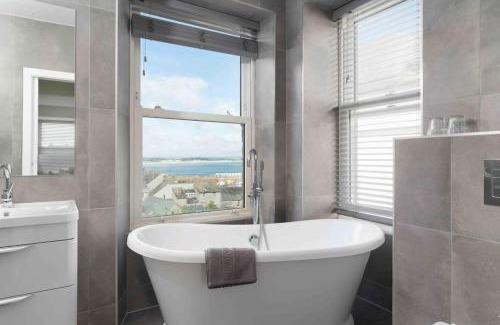 Chysauster Apartment | 3 Bed, sea views, central Penzance,newly renovated